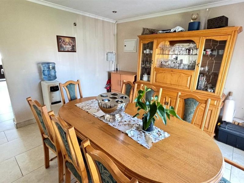 Spacious Family Living with Entertainer’s Charm - Photo 4