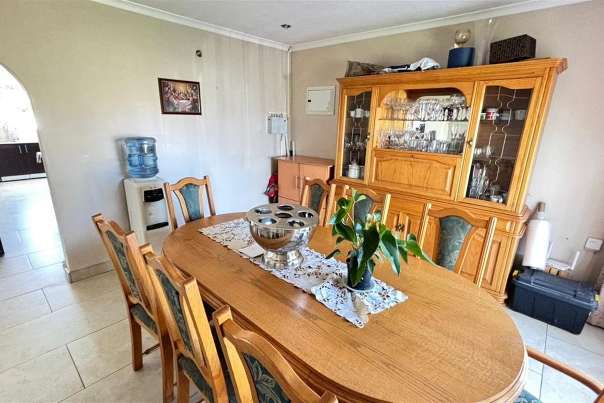 Spacious Family Living with Entertainer’s Charm - Photo 4