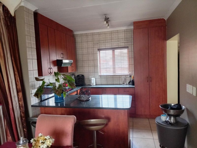 3 Bedroom House For Sale in Thatchfield Close, Thatchfield Estate, Centurion - Photo 8