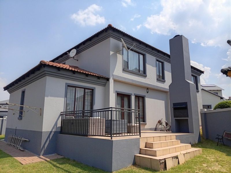 3 Bedroom House For Sale in Thatchfield Close, Thatchfield Estate, Centurion - Photo 2