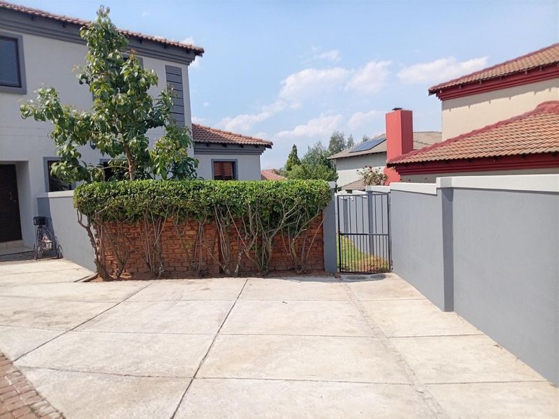 3 Bedroom House For Sale in Thatchfield Close, Thatchfield Estate, Centurion - Photo 4