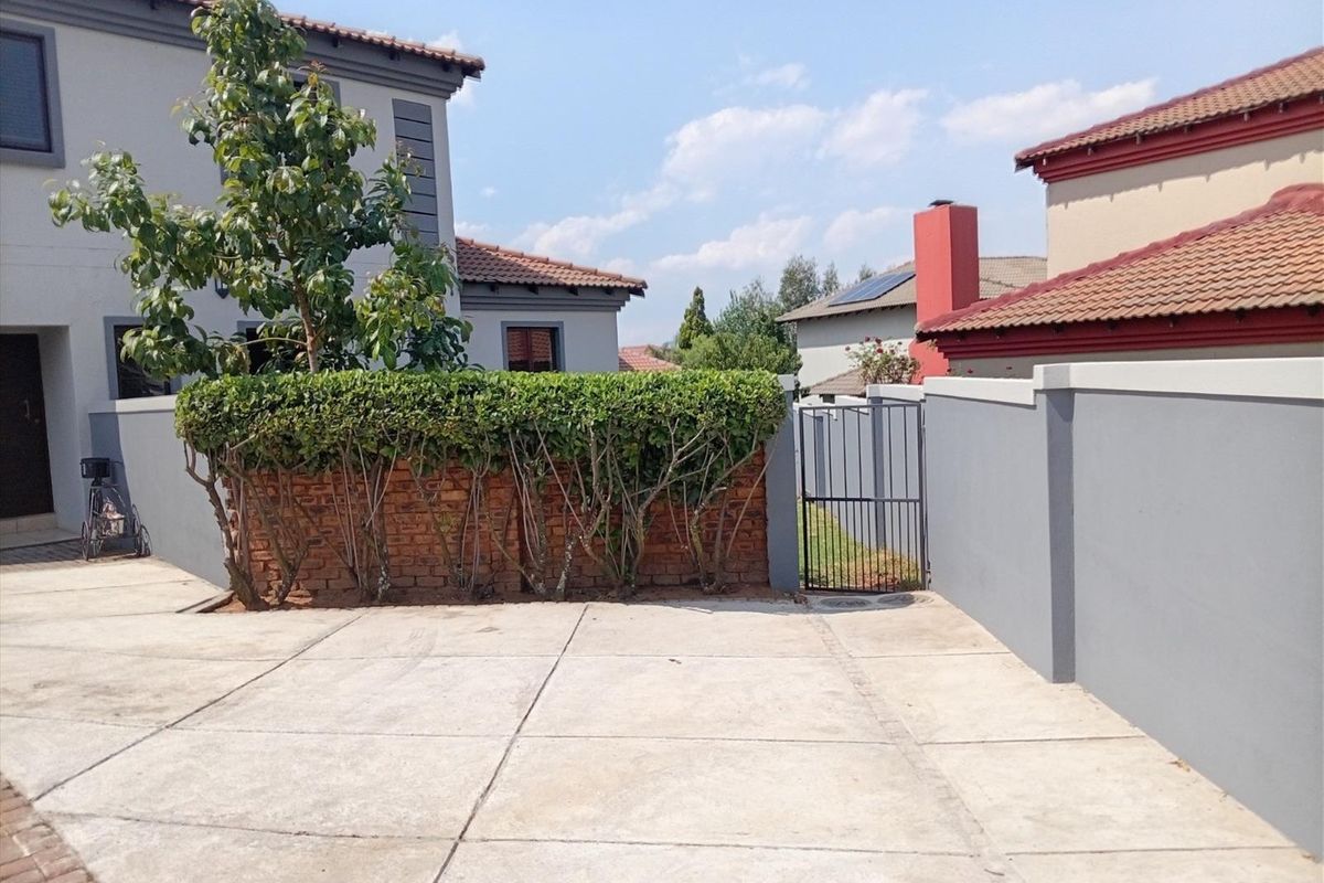 3 Bedroom House For Sale in Thatchfield Close, Thatchfield Estate, Centurion - Photo 4