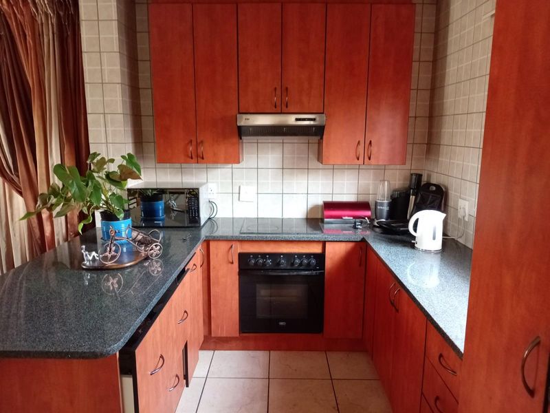 3 Bedroom House For Sale in Thatchfield Close, Thatchfield Estate, Centurion - Photo 7