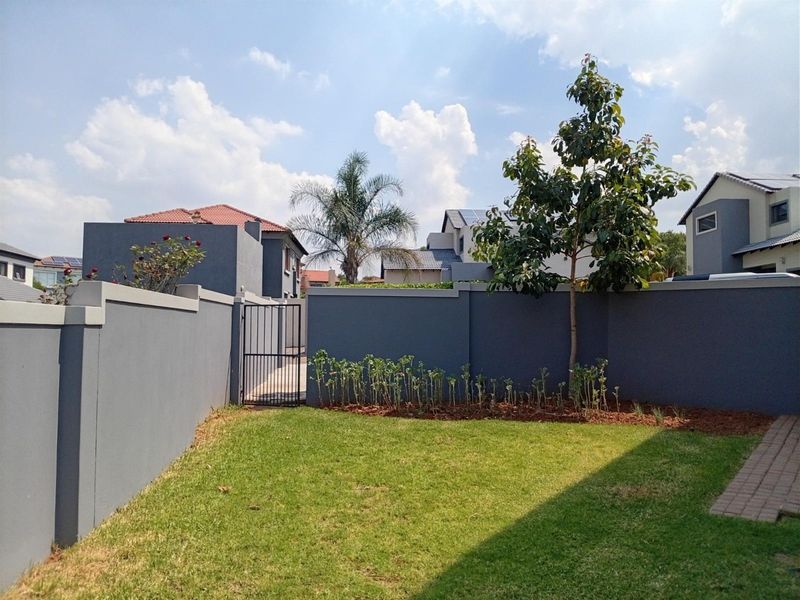 3 Bedroom House For Sale in Thatchfield Close, Thatchfield Estate, Centurion - Photo 3