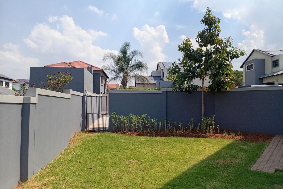 3 Bedroom House For Sale in Thatchfield Close, Thatchfield Estate, Centurion - Photo 3