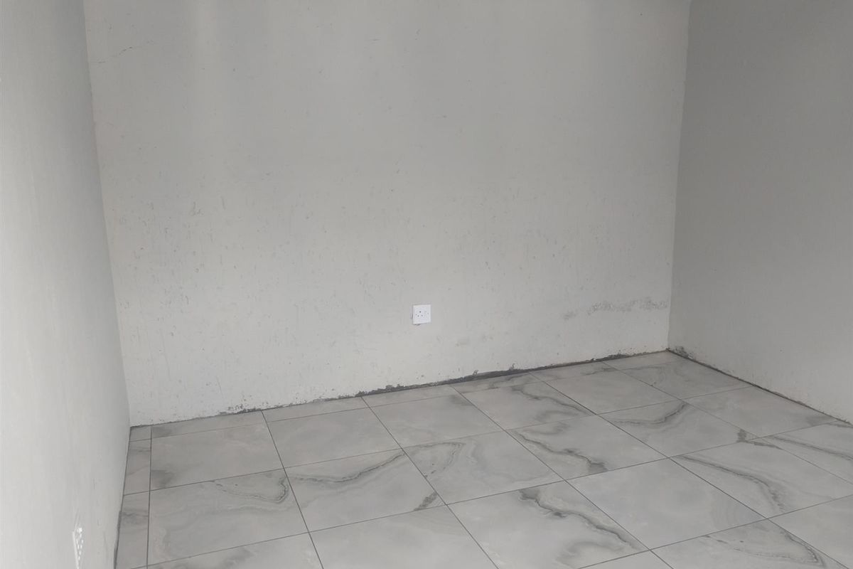 1 Room To Rent in Lehae, Johannesburg - Photo 2