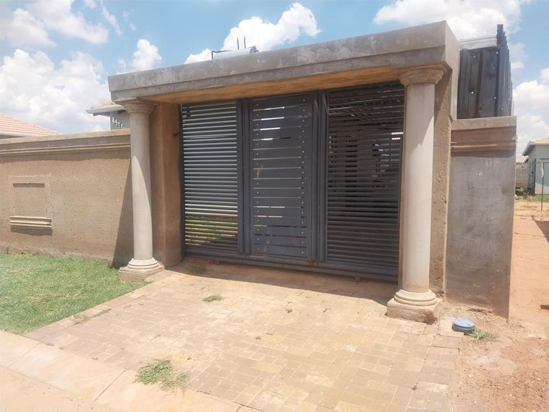 1 Room To Rent in Lehae, Johannesburg - Photo 4