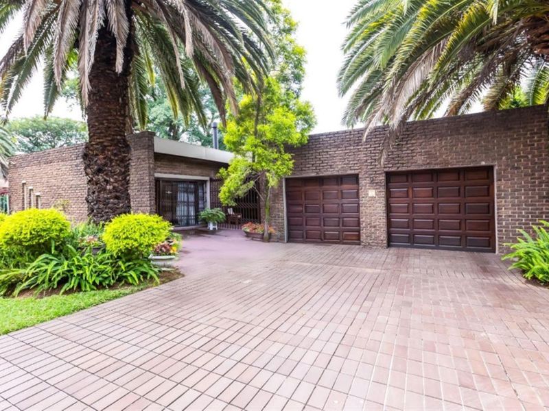 Prime Huttenheights Corner Property with 2 flatlets, Newcastle, KwaZulu Natal - Photo 2