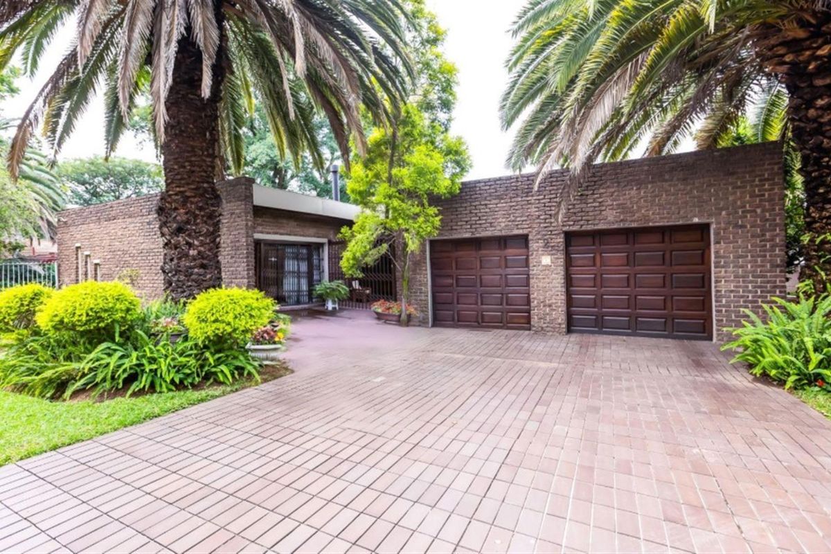 Prime Huttenheights Corner Property with 2 flatlets, Newcastle, KwaZulu Natal - Photo 2