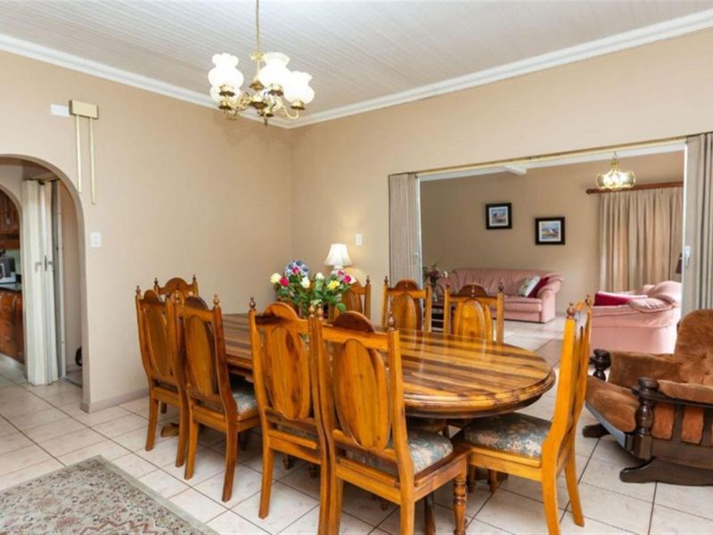 Prime Huttenheights Corner Property with 2 flatlets, Newcastle, KwaZulu Natal - Photo 7