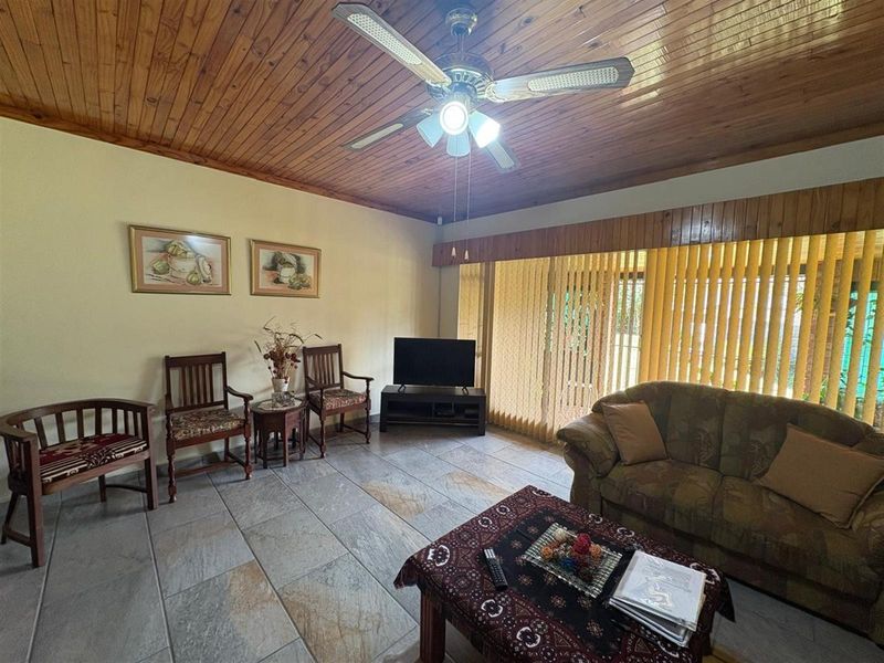 Beautiful Home For Sale in Huttenheights, Newcastle, KwaZulu Natal - Photo 6