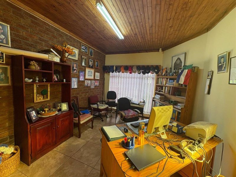 Beautiful Home For Sale in Huttenheights, Newcastle, KwaZulu Natal - Photo 8