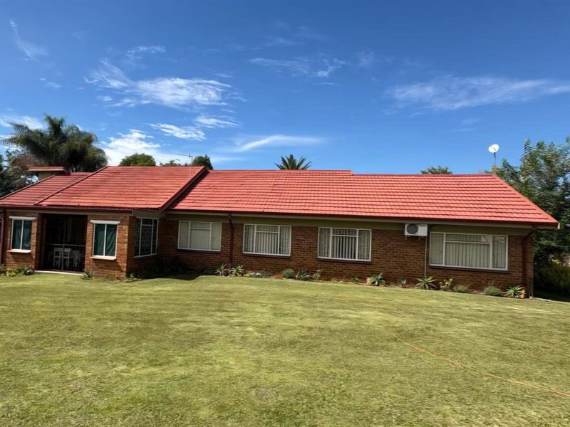 Beautiful Home For Sale in Huttenheights, Newcastle, KwaZulu Natal - Photo 3