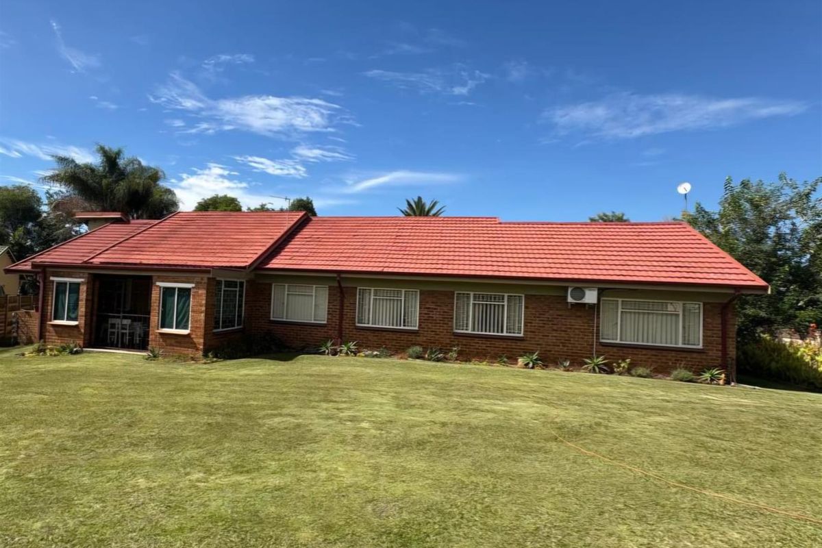 Beautiful Home For Sale in Huttenheights, Newcastle, KwaZulu Natal - Photo 3
