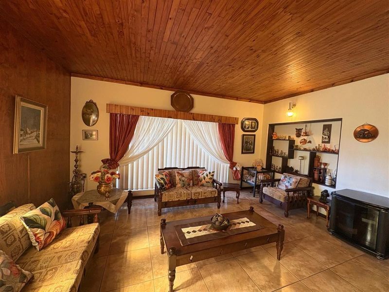 Beautiful Home For Sale in Huttenheights, Newcastle, KwaZulu Natal - Photo 7