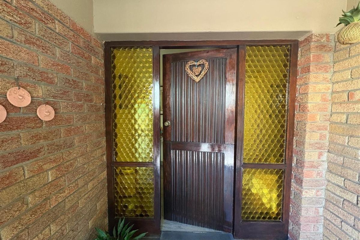 Beautiful Home For Sale in Huttenheights, Newcastle, KwaZulu Natal - Photo 4