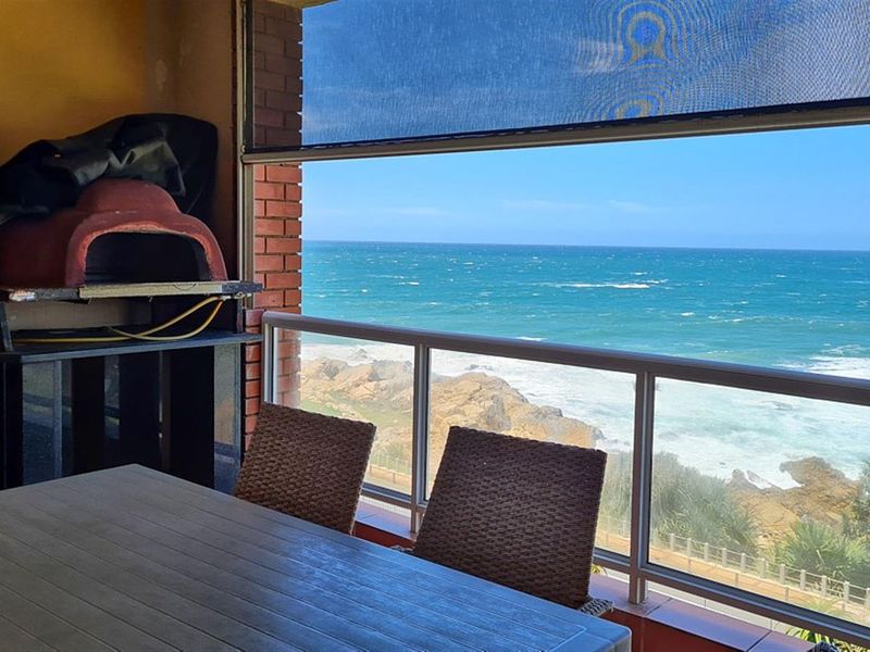 Luxury 4 Bedroom Beachfront Apartment in Lawrence Rocks - Photo 4