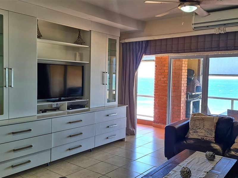 Luxury 4 Bedroom Beachfront Apartment in Lawrence Rocks - Photo 2