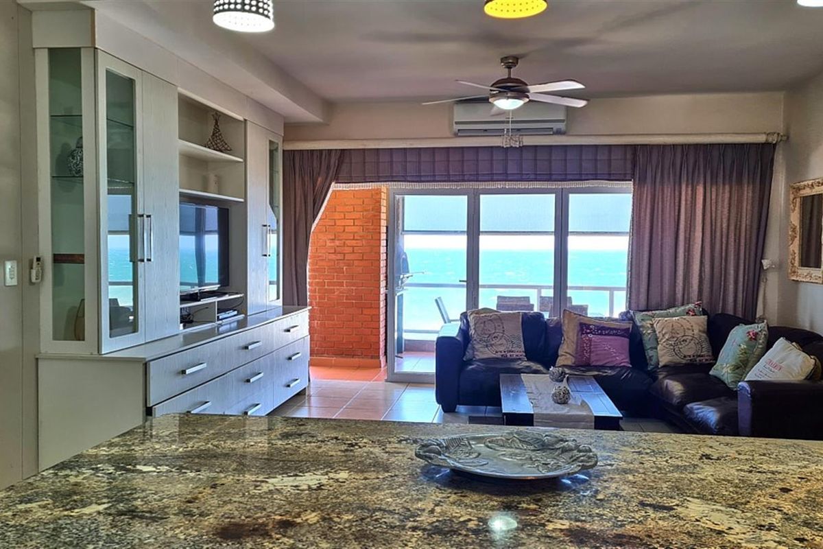 Luxury 4 Bedroom Beachfront Apartment in Lawrence Rocks - Photo 3