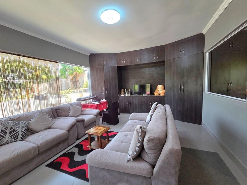 Elegant Family Living - Photo 6