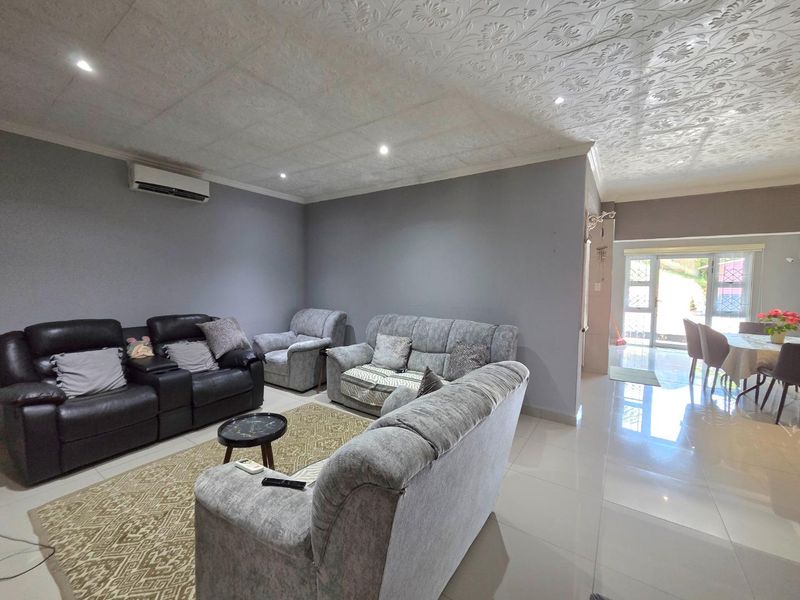 Elegant Family Living - Photo 10