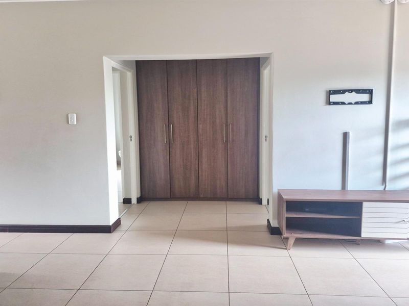 Sophisticated Lock-Up-and-Go Unit with Double Garage and Private Garden - Photo 7