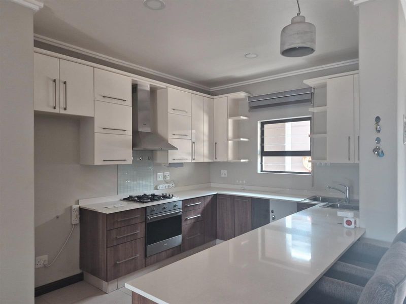 Sophisticated Lock-Up-and-Go Unit with Double Garage and Private Garden - Photo 2