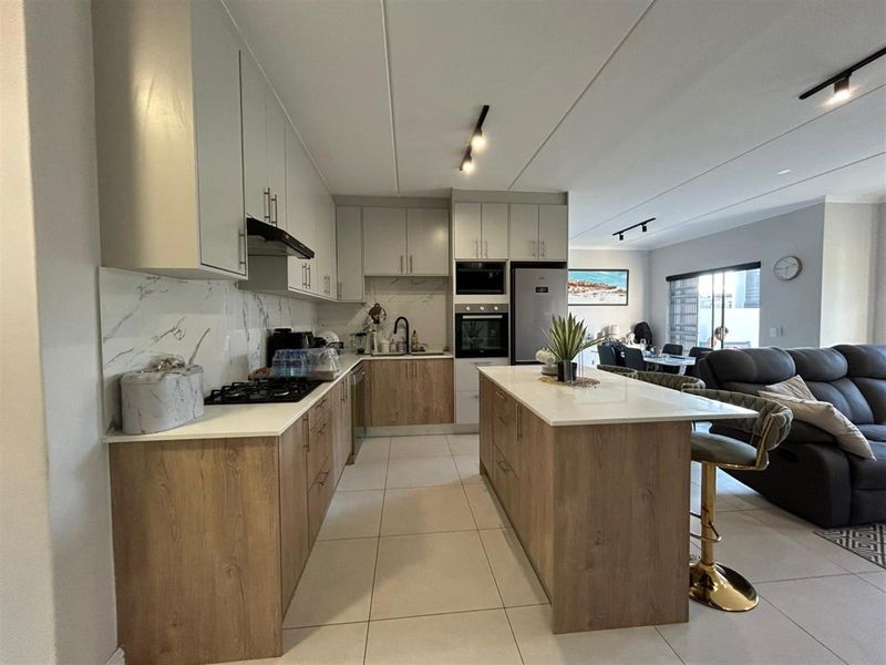 Fully Furnished 3-Bedroom Home with Private Courtyard in Secure Sandown Estate - Photo 7