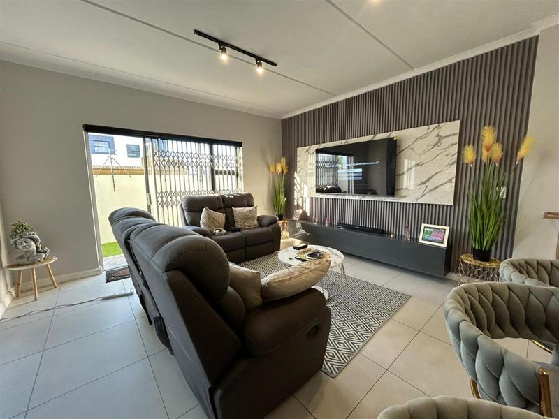 Fully Furnished 3-Bedroom Home with Private Courtyard in Secure Sandown Estate - Photo 6