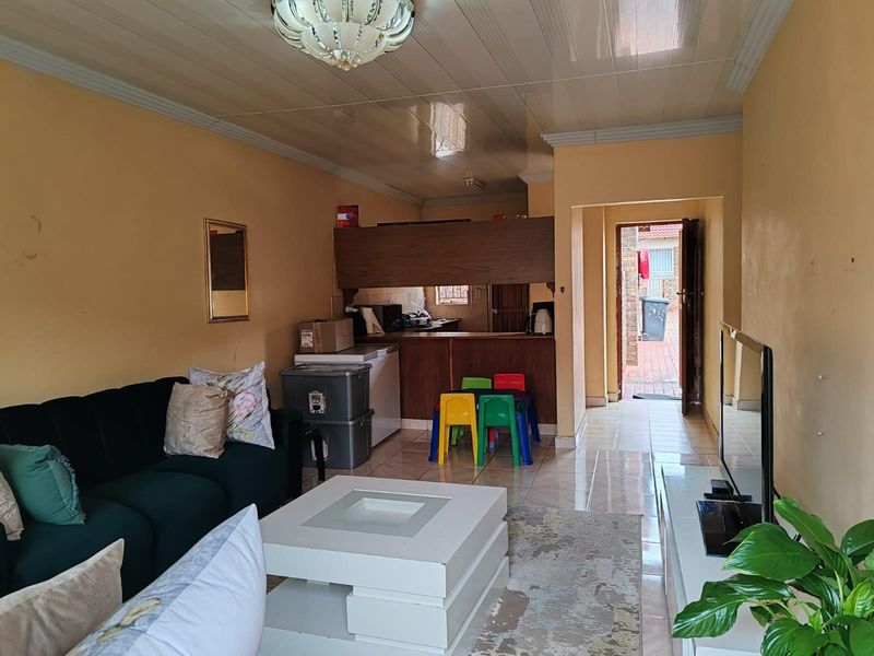 3 Bedrooms Townhouse For Sale in The Orchards, Akasia - Photo 9