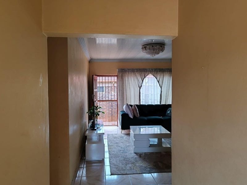 3 Bedrooms Townhouse For Sale in The Orchards, Akasia - Photo 6