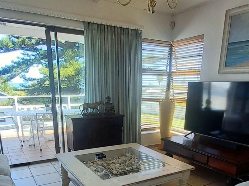 UNDER OFFER - Elevated Coastal Living, Ocean Views And Private Income Suite in Voelklip, Hermanus! - Photo 5