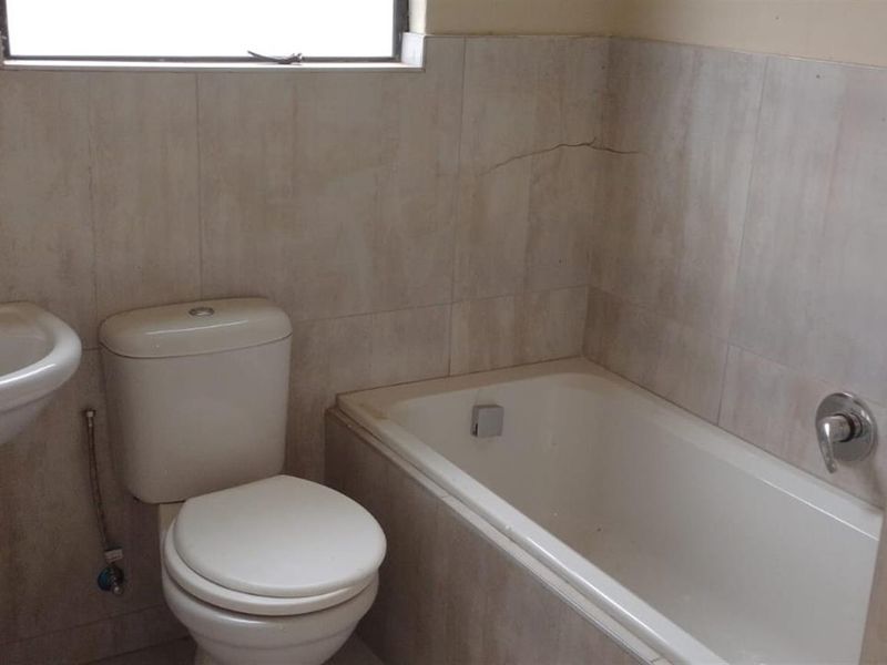 House For Sale in Golden Gardens, Sebokeng - Photo 8