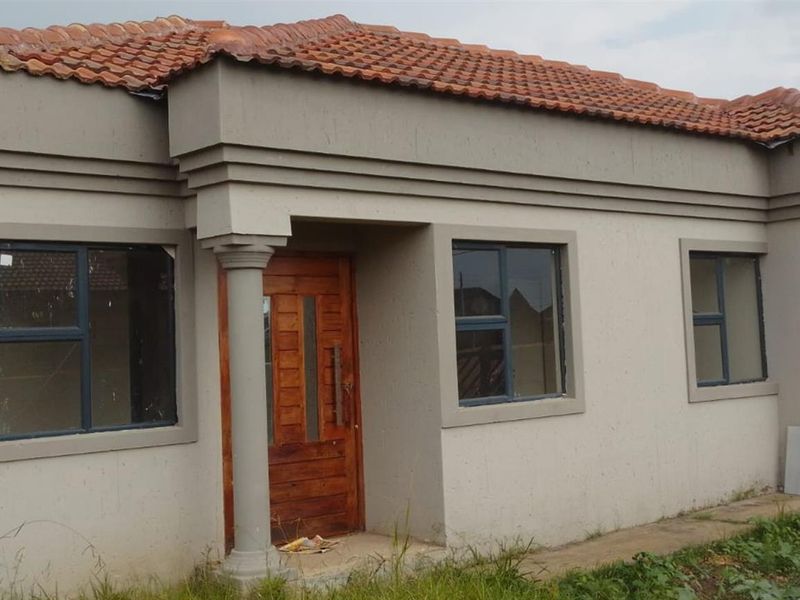 House For Sale in Golden Gardens, Sebokeng - Photo 2