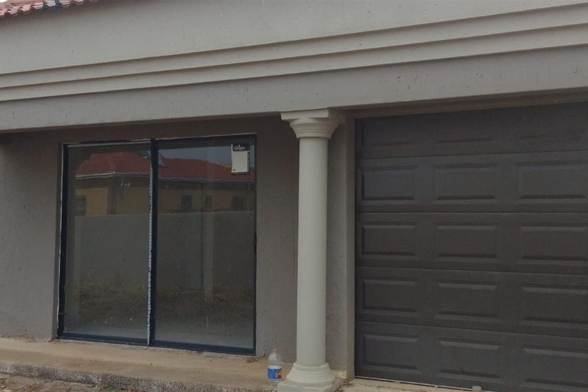 House For Sale in Golden Gardens, Sebokeng - Photo 4