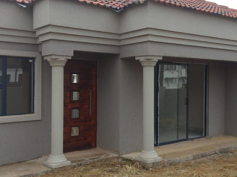House For Sale in Golden Gardens, Sebokeng - Photo 3