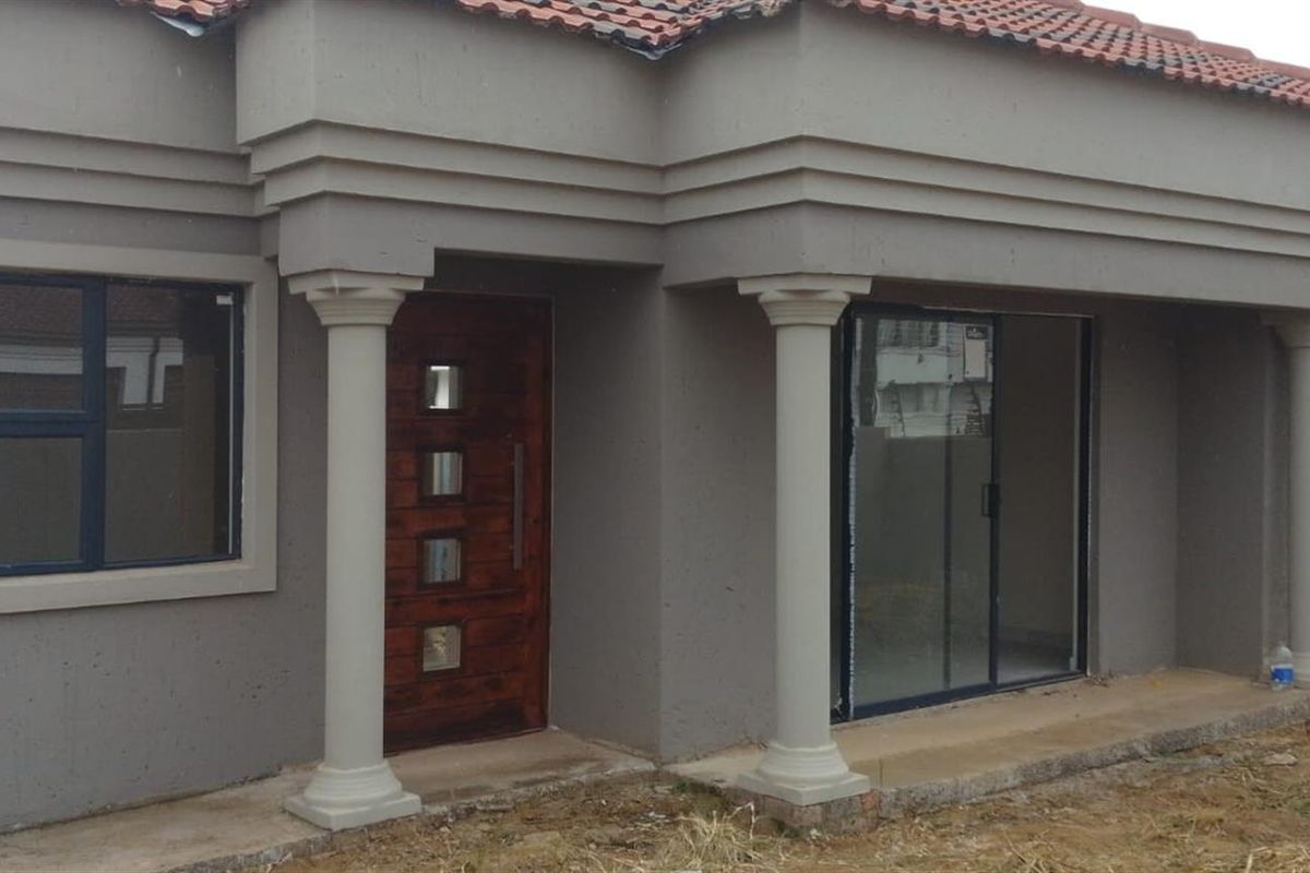 House For Sale in Golden Gardens, Sebokeng - Photo 3