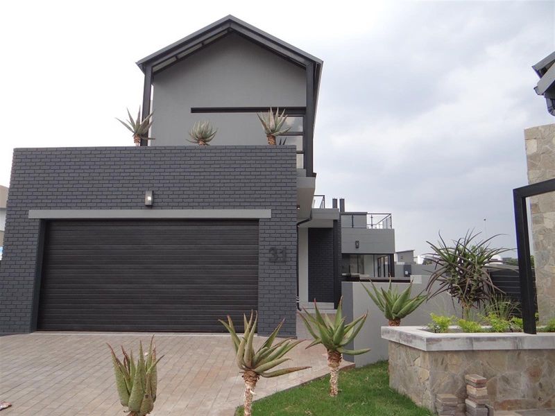 4 Bedroom House For Sale in Fountainbrook Estate, Midstream Estate, Centurion - Photo 2