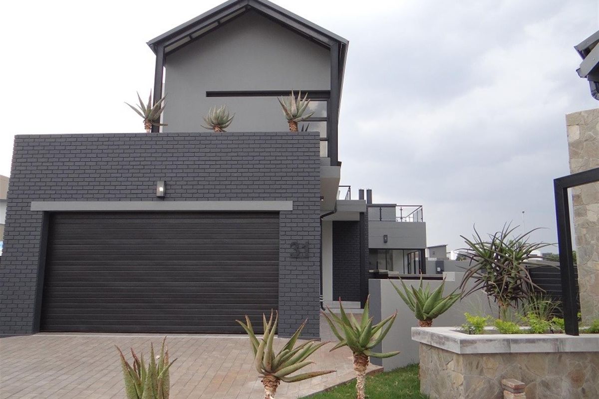 4 Bedroom House For Sale in Fountainbrook Estate, Midstream Estate, Centurion - Photo 2