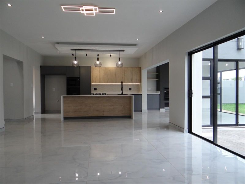 4 Bedroom House For Sale in Fountainbrook Estate, Midstream Estate, Centurion - Photo 6