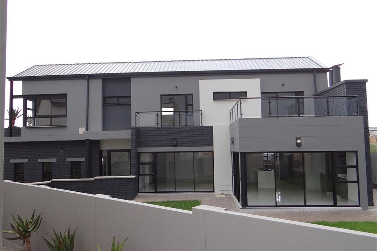 4 Bedroom House For Sale in Fountainbrook Estate, Midstream Estate, Centurion - Photo 3