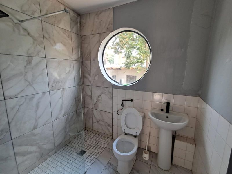 House For Sale in Yeoville, Johannesburg - Photo 6