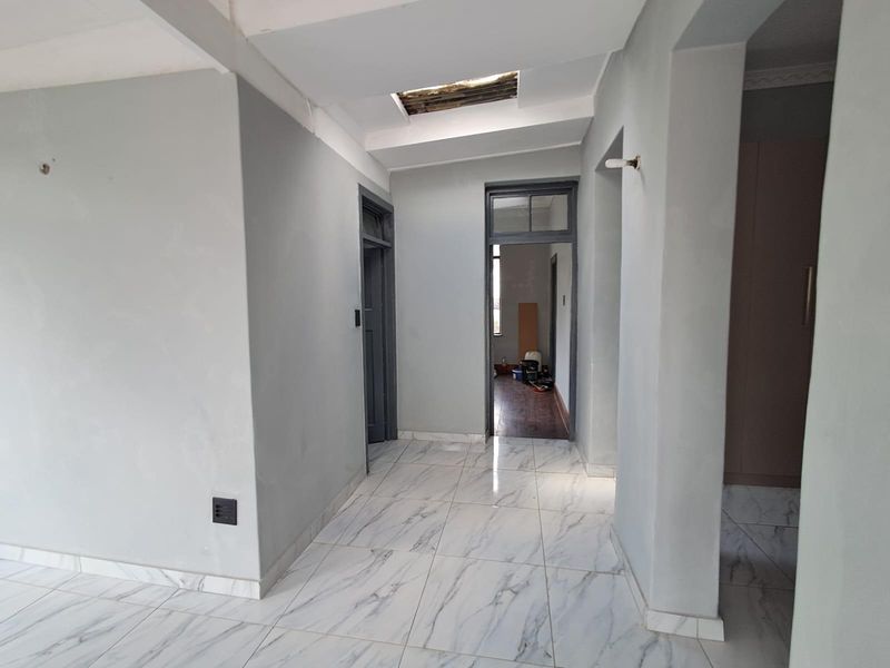 House For Sale in Yeoville, Johannesburg - Photo 3