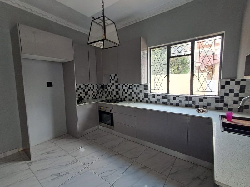 House For Sale in Yeoville, Johannesburg - Photo 4