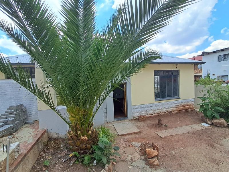 House For Sale in Yeoville, Johannesburg - Photo 2