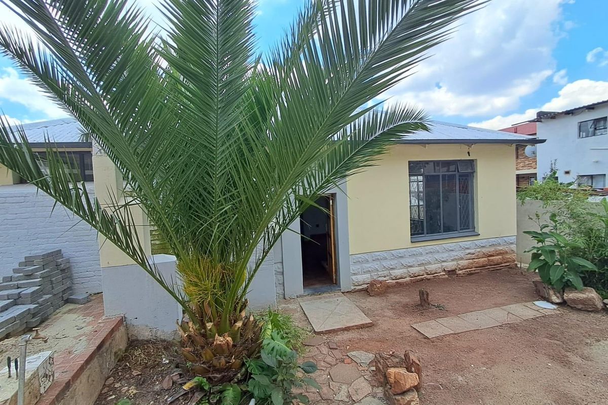 House For Sale in Yeoville, Johannesburg - Photo 2