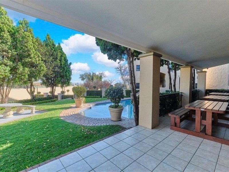 Breathtaking 2 bedroom loft - Photo 10