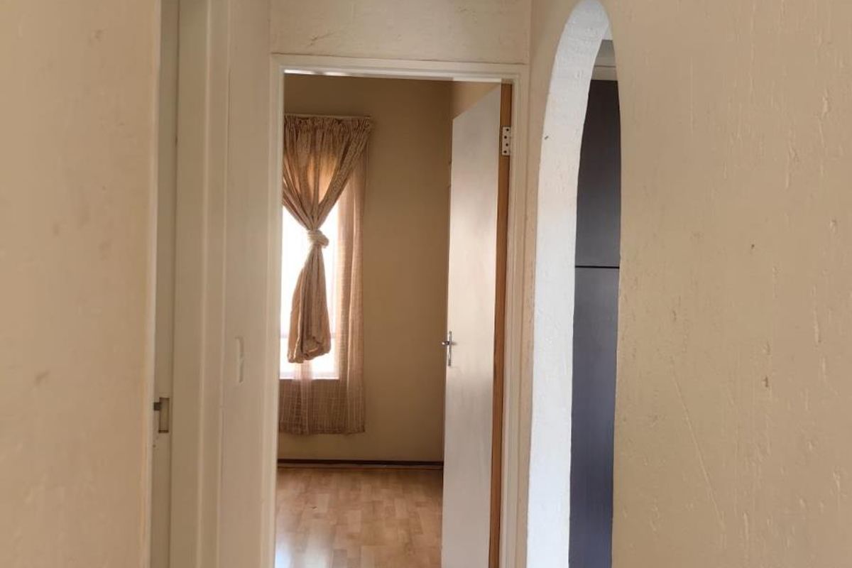 Breathtaking 2 bedroom loft - Photo 3