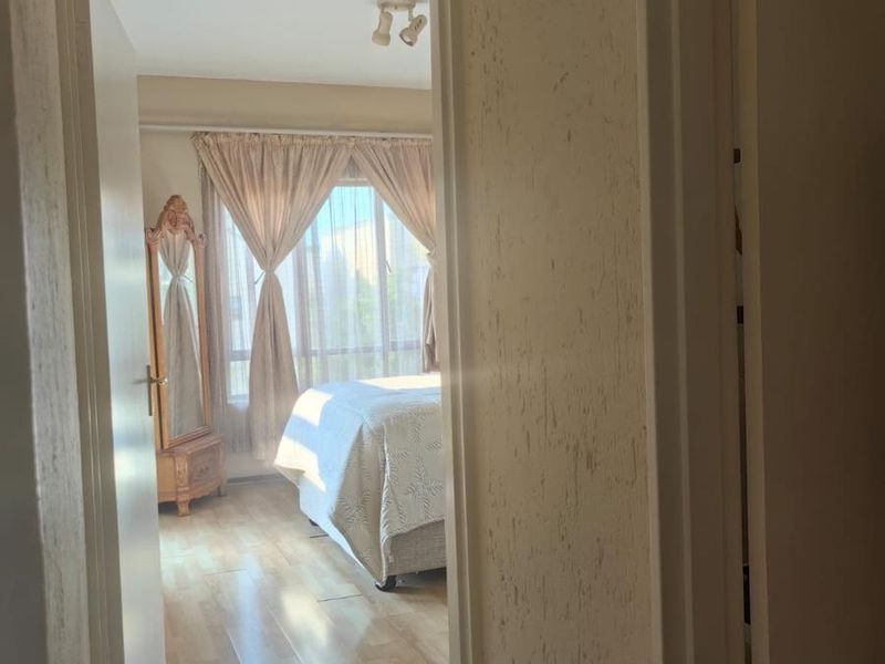 Breathtaking 2 bedroom loft - Photo 9