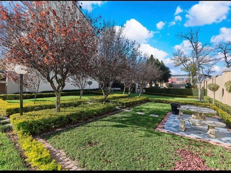 Breathtaking 2 bedroom loft - Photo 7